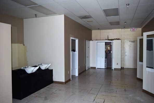 Manhattan Place Shopping Center: 1175 Oak Ridge Turnpike, Oak Ridge, TN 37830